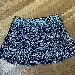 Lululemon skirt size 6